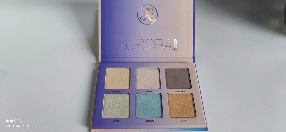 Paleta rozświetlaczy marki Anastasia Beverly Hills.