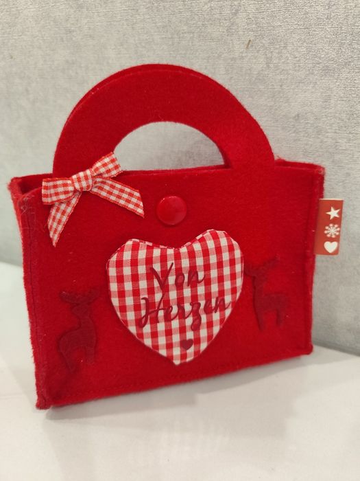 Дитяча сумочка з фетру
Розміри 15*11*4см.
100грн