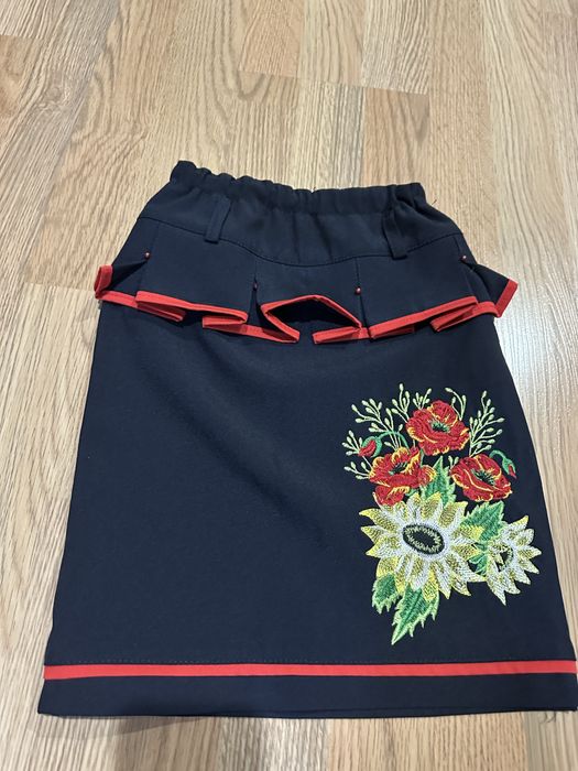 Продам спідничку на дівчинку