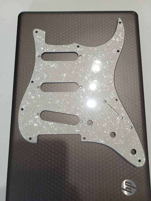 Pickguard maskownica do Fender Stratocaster