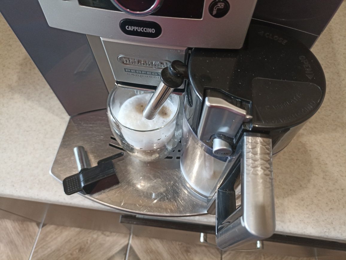 Кавомашина Delonghi perfecta