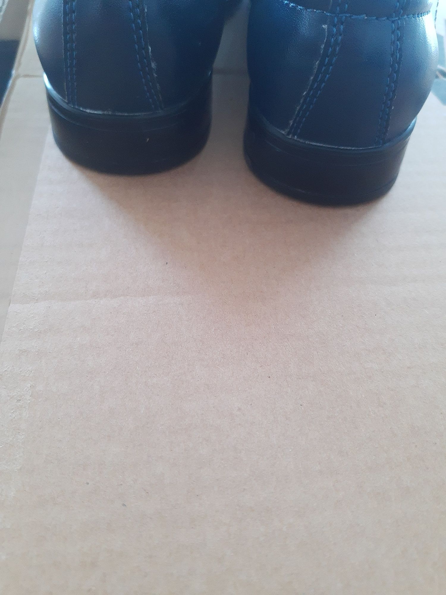 Pantofle  buty dla chłopca 35 komunia