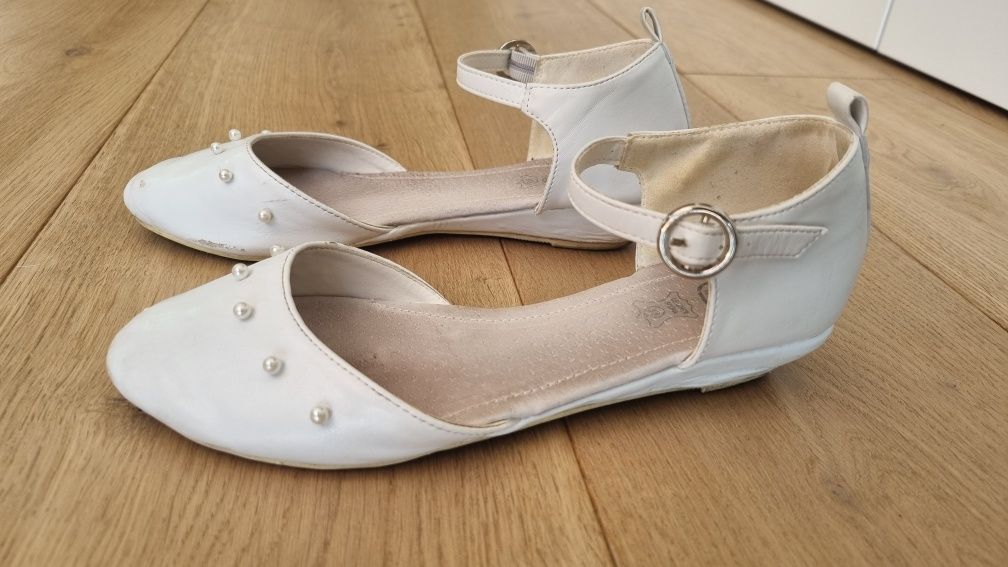 Białe pantofle buty komunijne Cool Club r.34-35 wkładka ok.21 cm