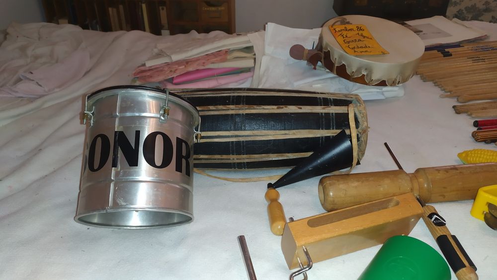 Lote de baquetas e acessórios para percussão 200€