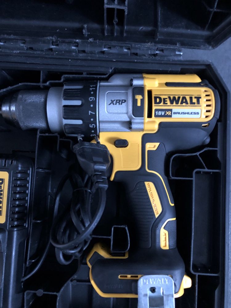 Безщітковий Акум.Ударний шуруповерт Dewalt DCD 996