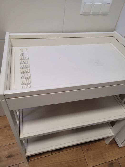 Przewijak Ikea z specjalną matą i pojemnikami