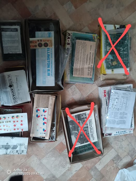 Модели самолётов 19 штук.