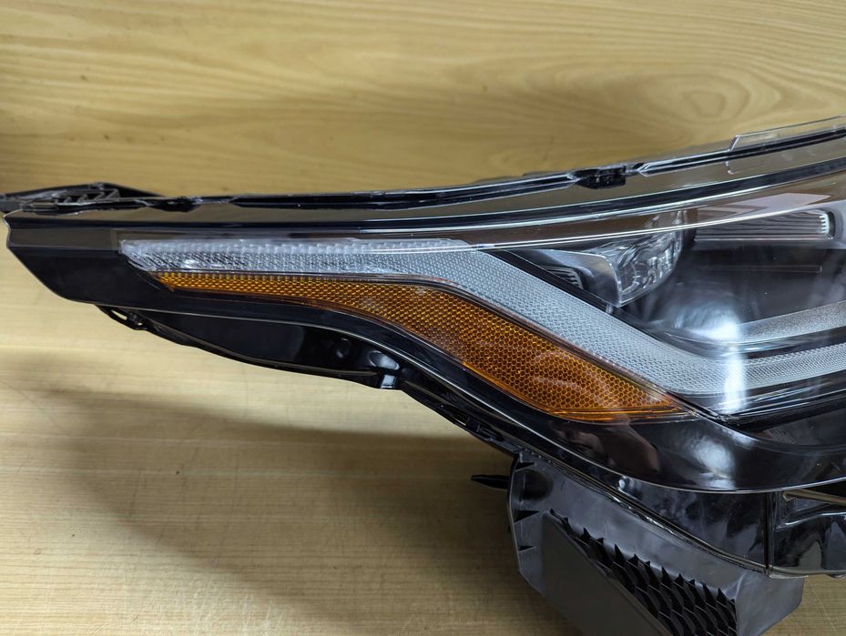 Фара права Range Rover Velar