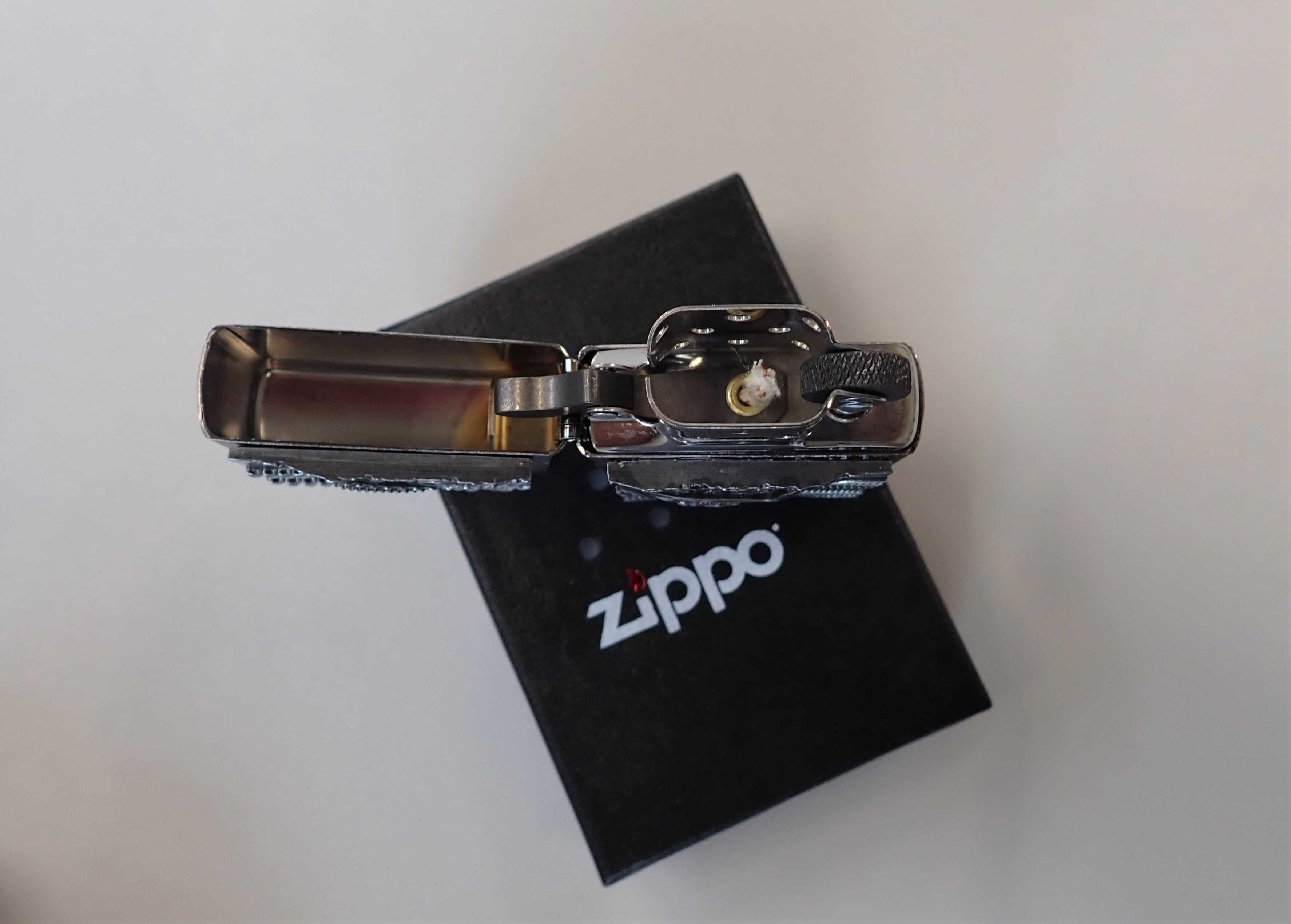 Zapalniczka Zippo Cyberpunk Skull