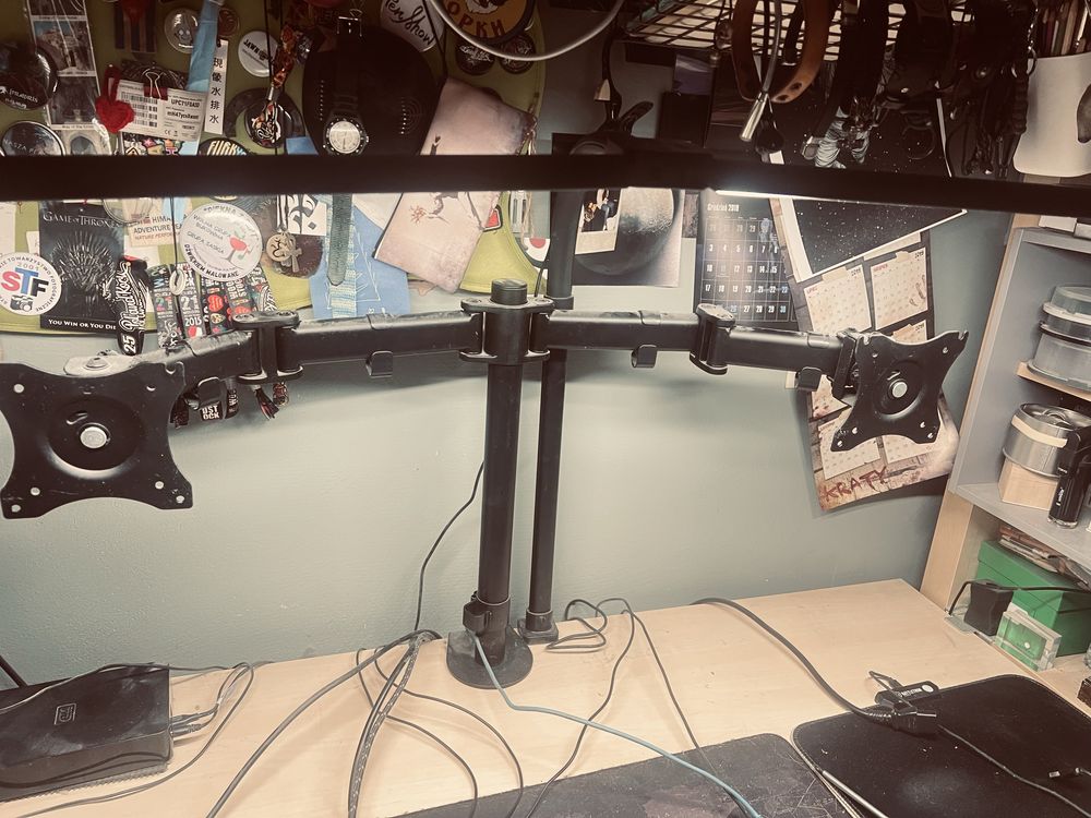 Dwa monitory Dell P2210 ze stojakiem bo biutka podwojnym