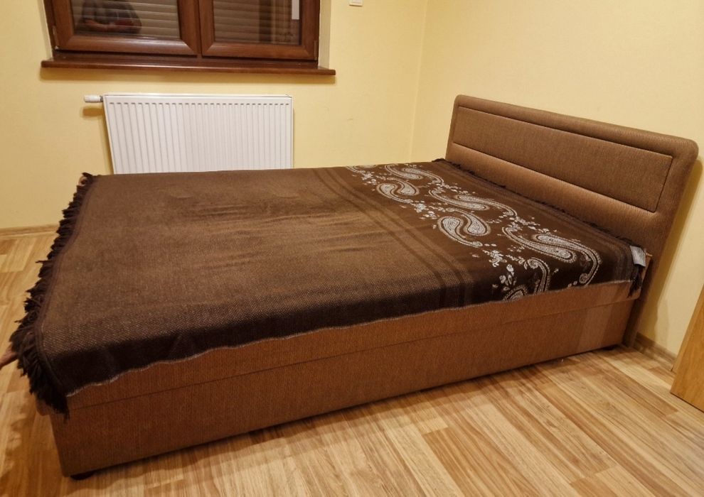 Łóżko sypialniane 140 cm x 200 cm tapczanowe kontynentalne wysokie