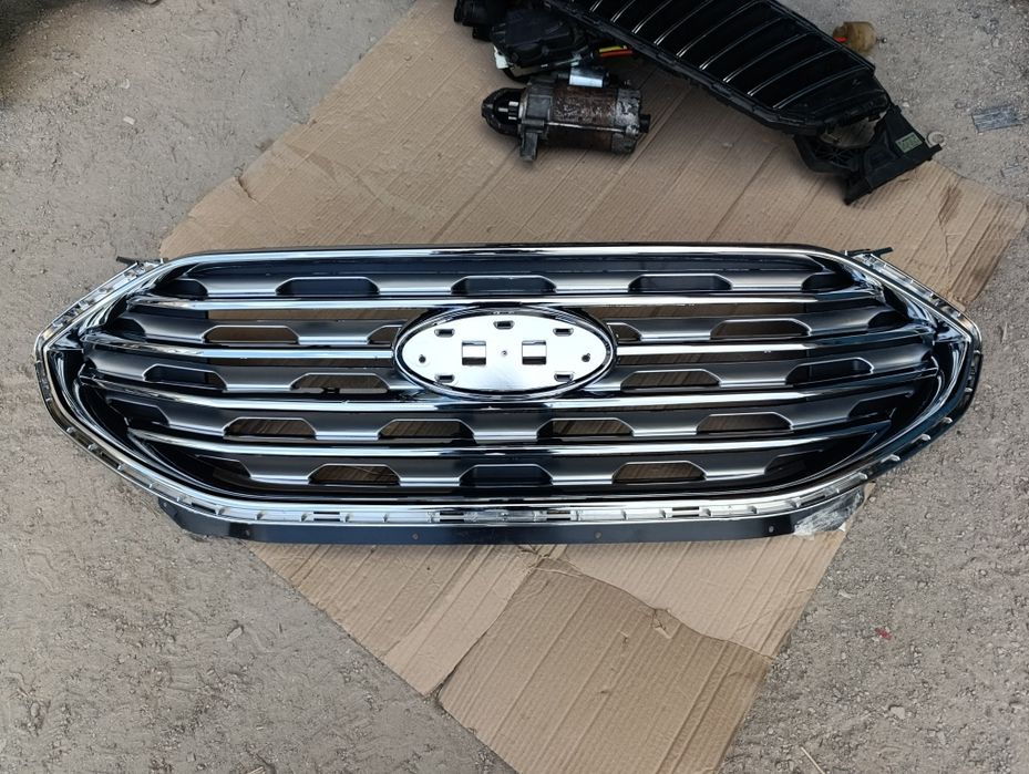 Передняя решетка радиатора Ford Edge от 2018-г. Новая.