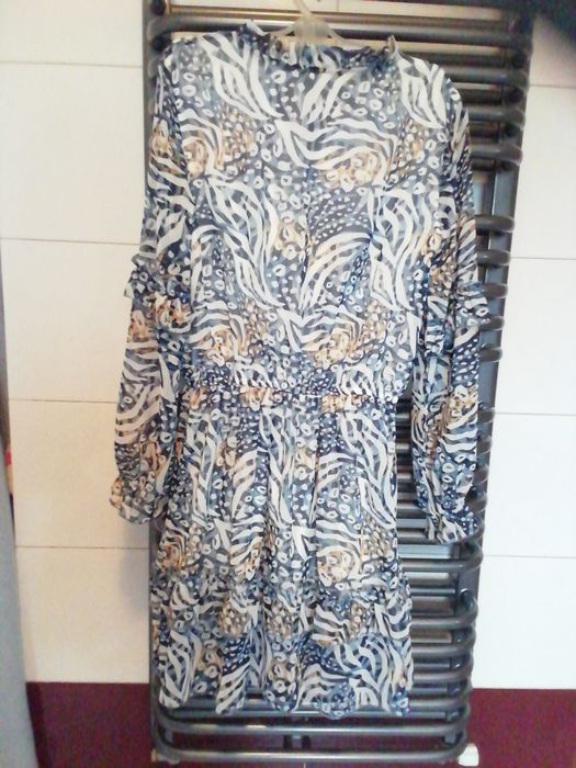 Elegancka sukienka dla dziewczynki rozmiar 140