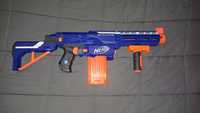 Nerf Retaliator com acessórios