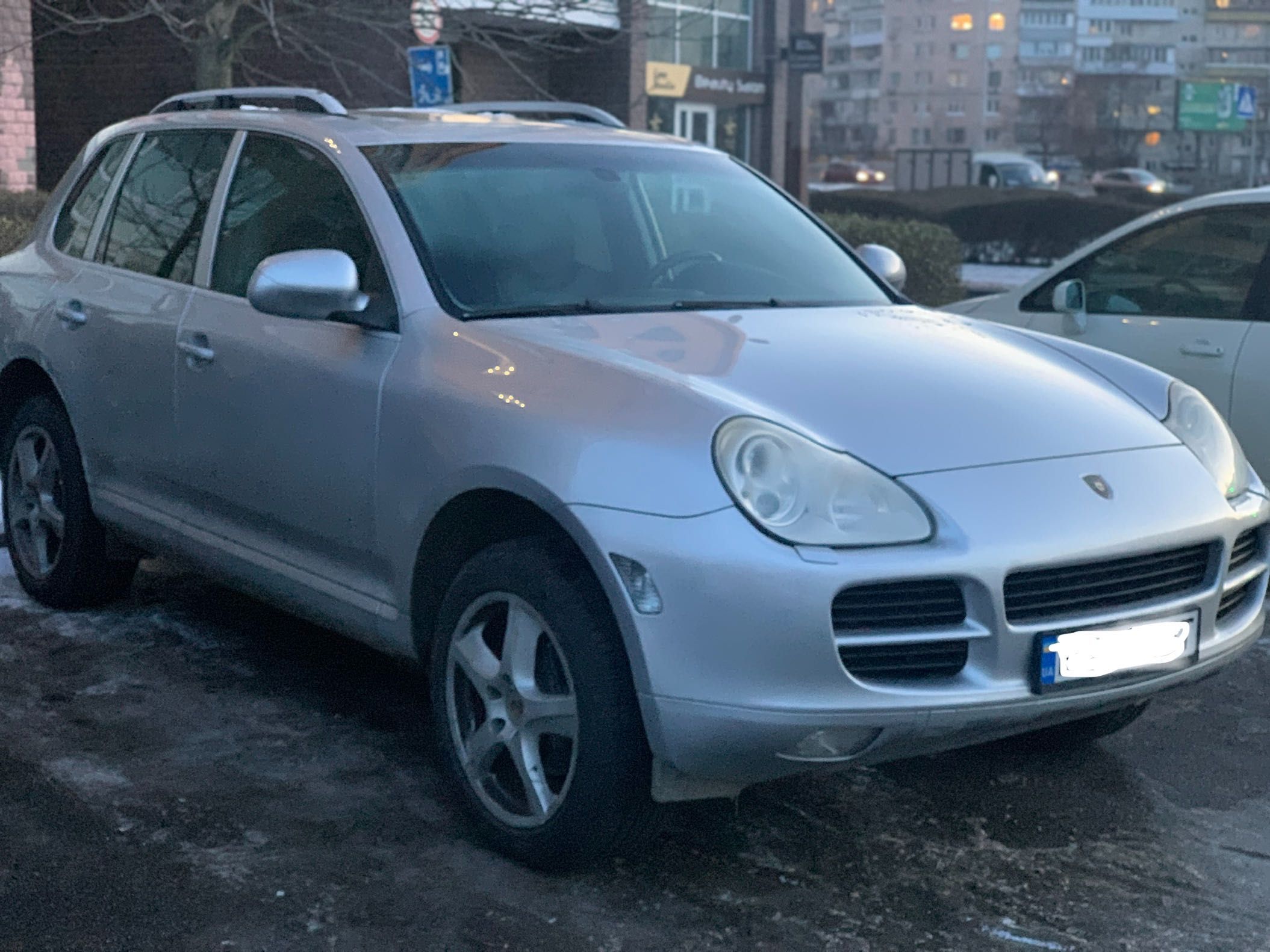 Porsche Cayenne, мотор 3,2, без пневмопідвіски, газ/бензин.Салон-шкіра