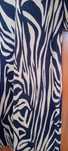 Vestido curto, em malha, estampado de zebra