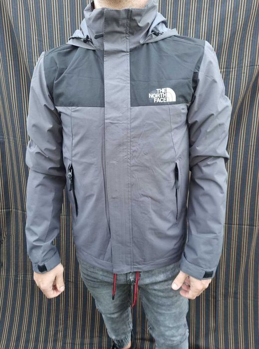 Casaco estilo corta vento preto