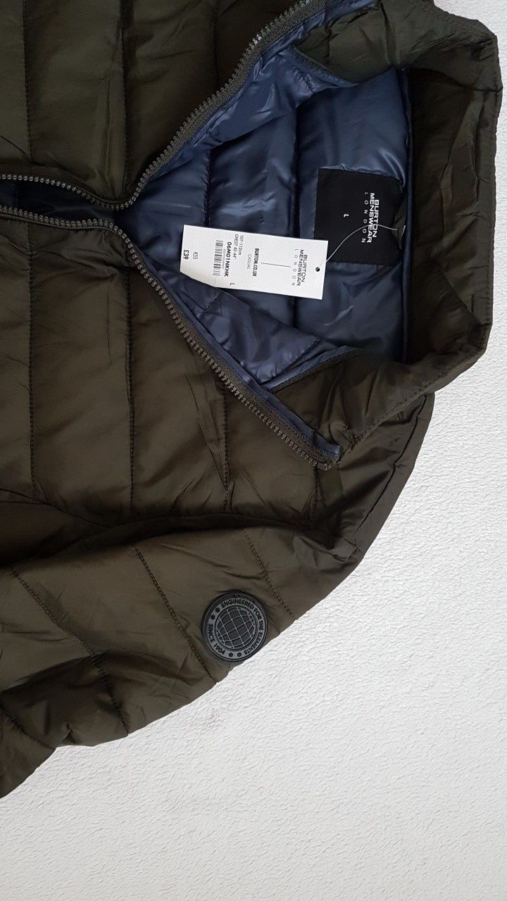 Мужская демисезонная курточка фирмы Burton размер L оригинал.