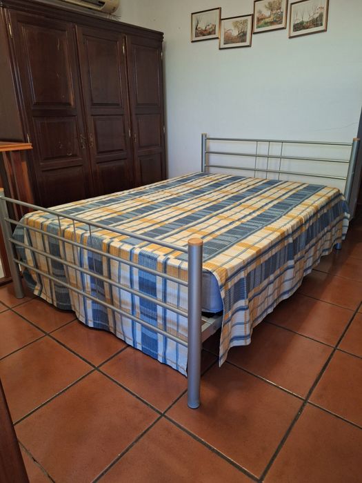 Cama de casal em ferro