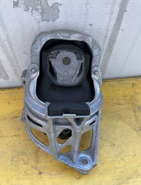 Ліва подушка опора двигуна audi 4M0199377