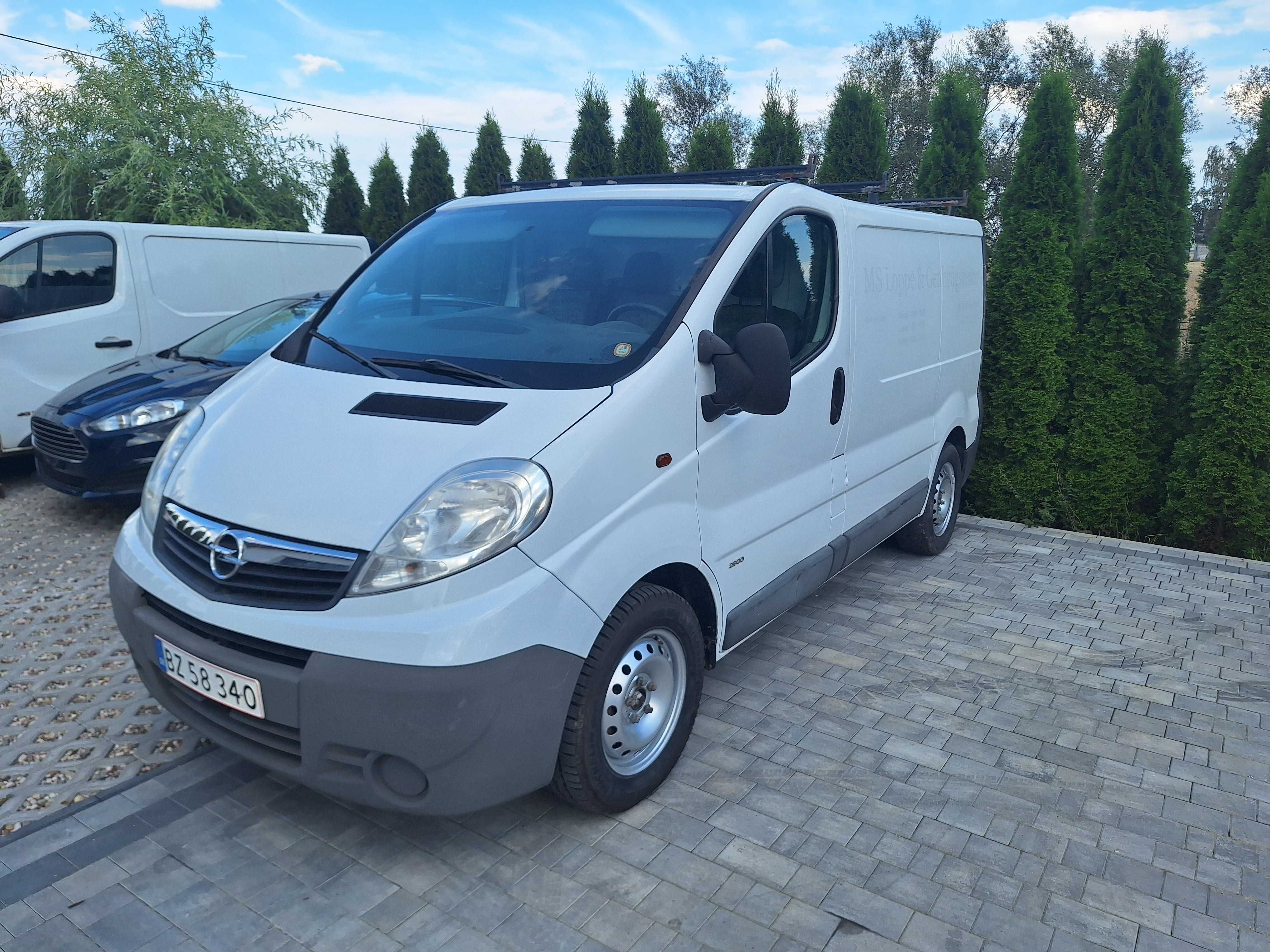 Opel Vivaro /Trafic 2.0 diesel ,klima webasto bdb stan