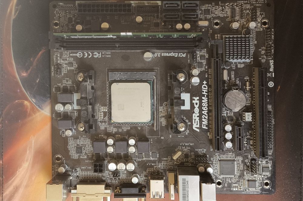 Продам материнскую плату полностью рабочем состоянии б/у