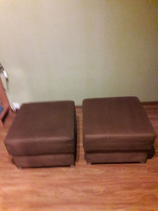 Dwie piękne pufy otwierane