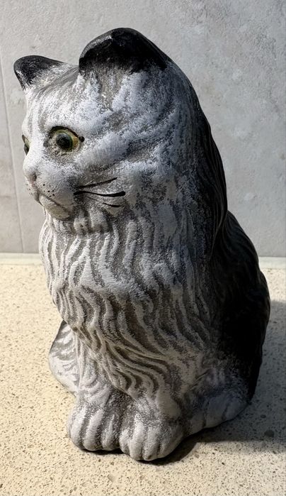 Amoroso antigo gatinho em faiança das Caldas da Rainha