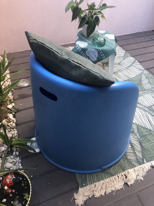 Cadeirão para varanda azul muito confortável