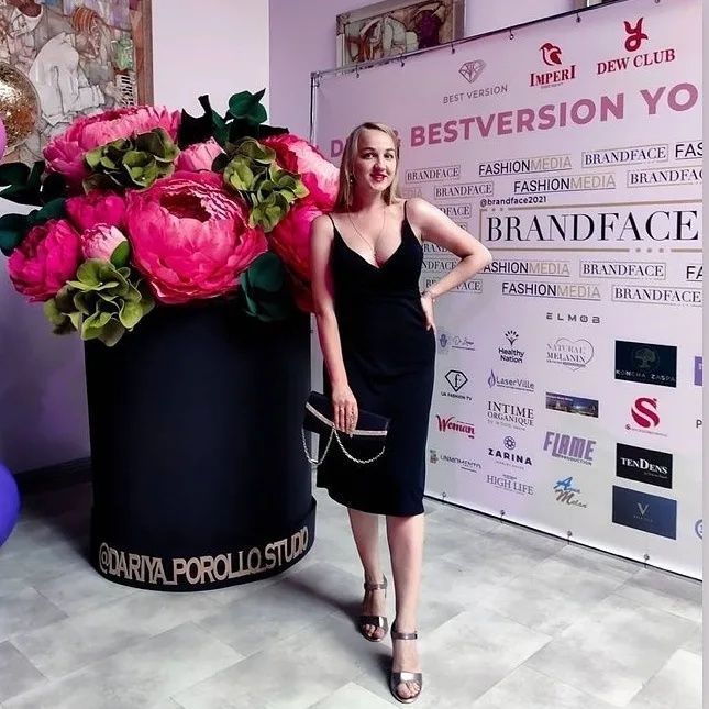 Фотозони,ростові квіти,оформлення весіль та ін.подій.Оренда та продаж.