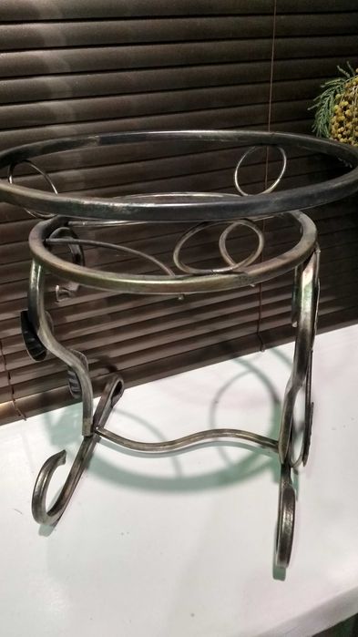 Продам подставки  для цветов.