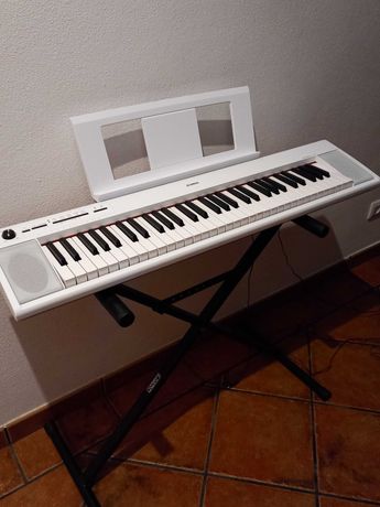 Orgão / Piano Yamaha 61 teclas como novo