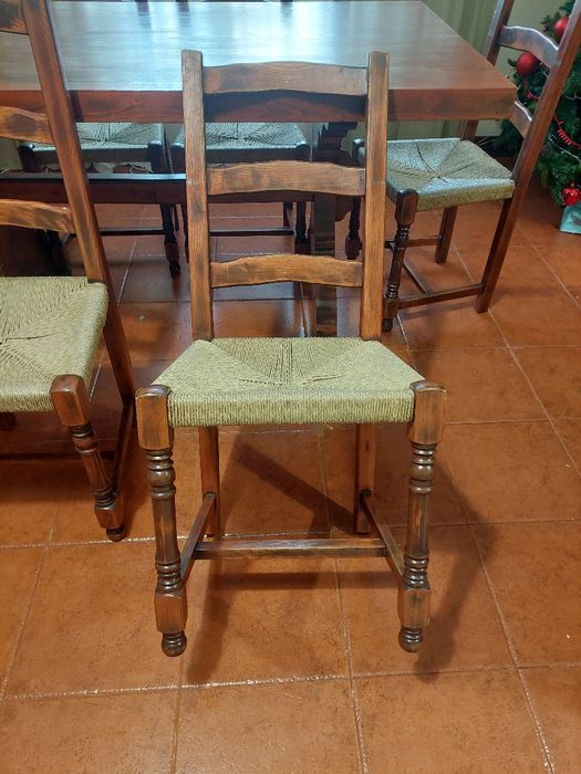 Mesa de sala com 6 cadeiras