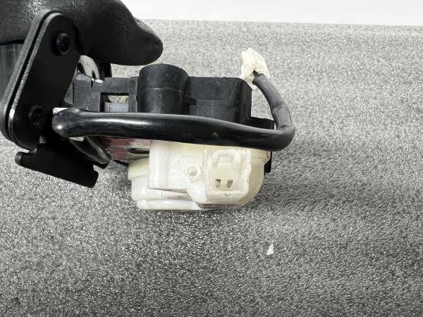 Fechadura / fecho da mala MAZDA 2 (DY)