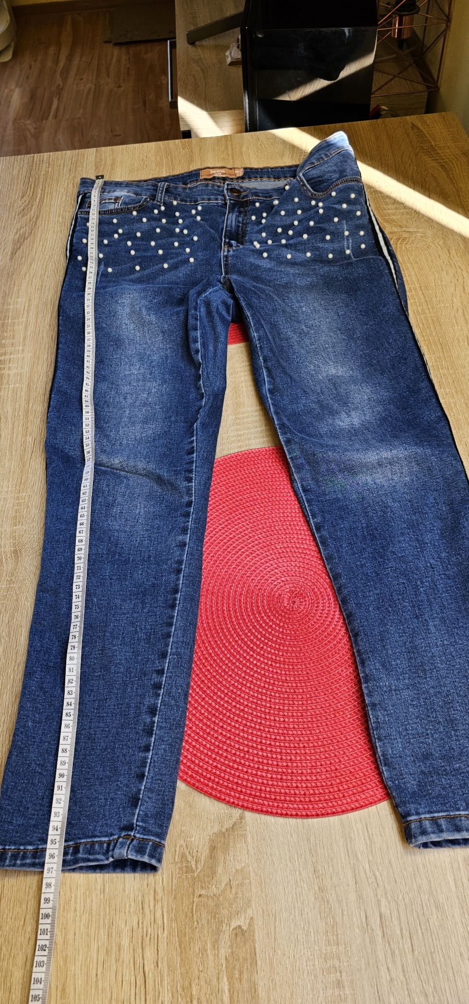 Dwie pary spodni jeansowych
