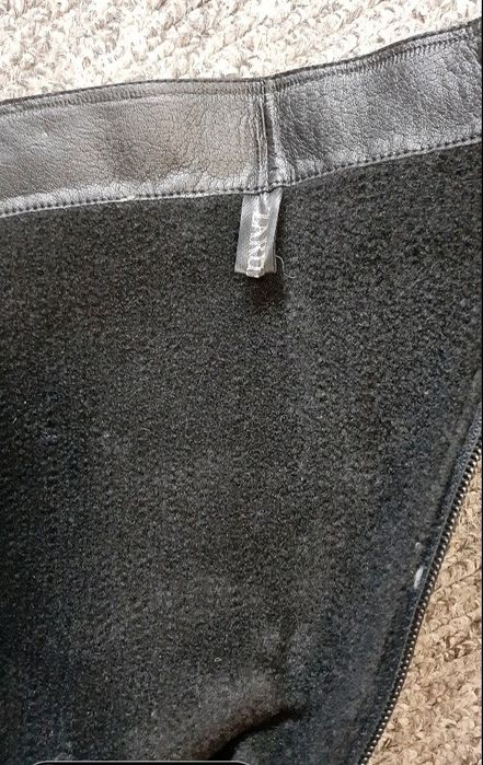 Зимові жіночі шкіряні чоботи.