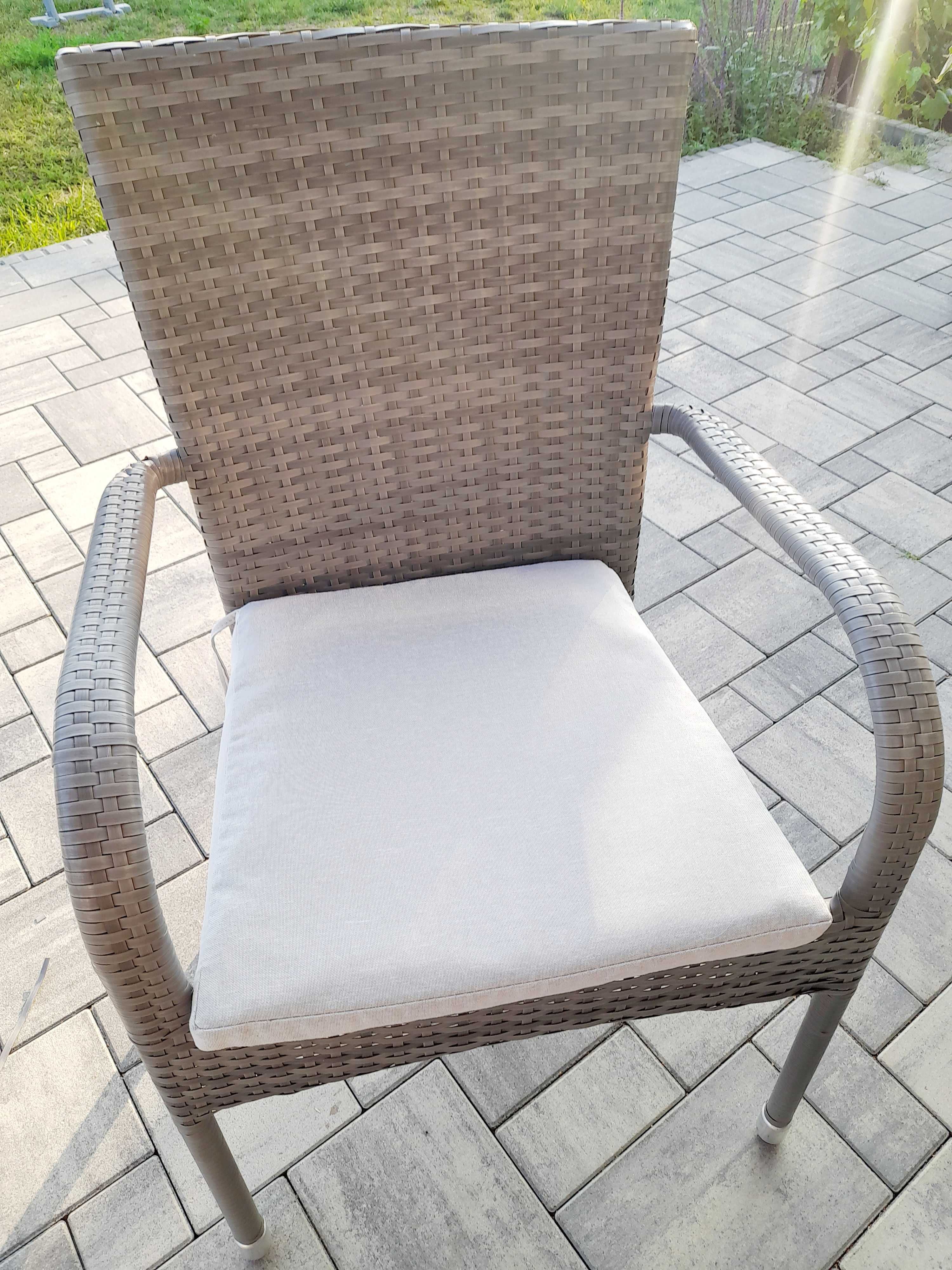 stół i krzesła z technoratanu Home Garden