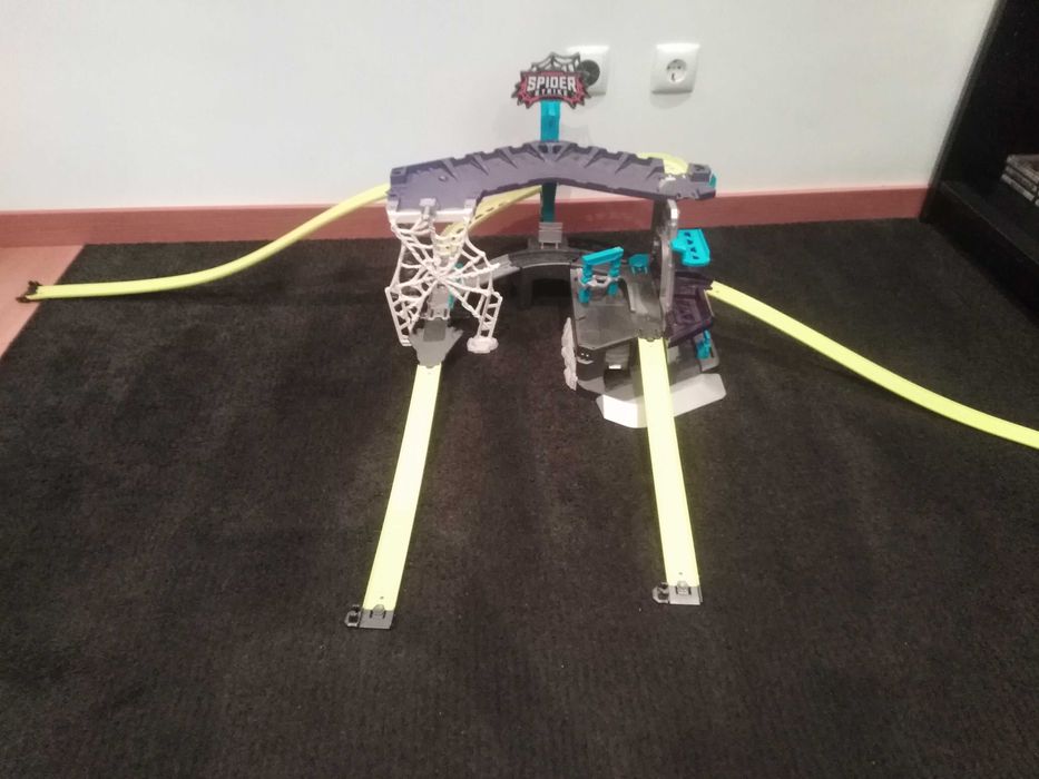 Pista de carros Metal Machines Spider Strike.
