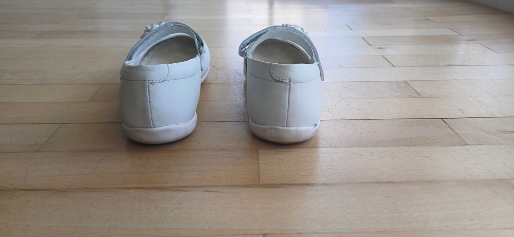 Białe skórzane buty (komunijne) Lasocki - r. 35