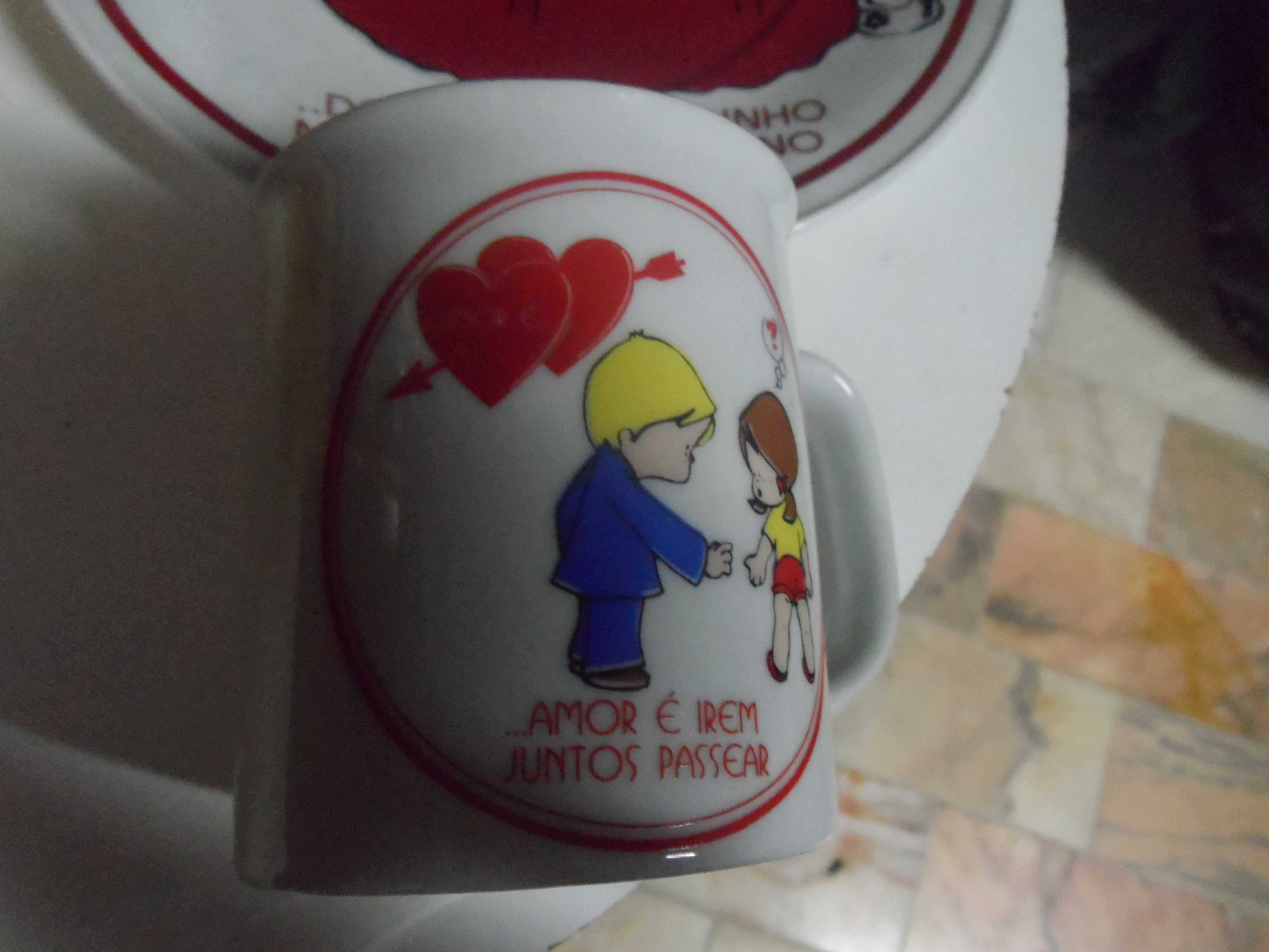 Conjunto prato e caneca "Amor é"