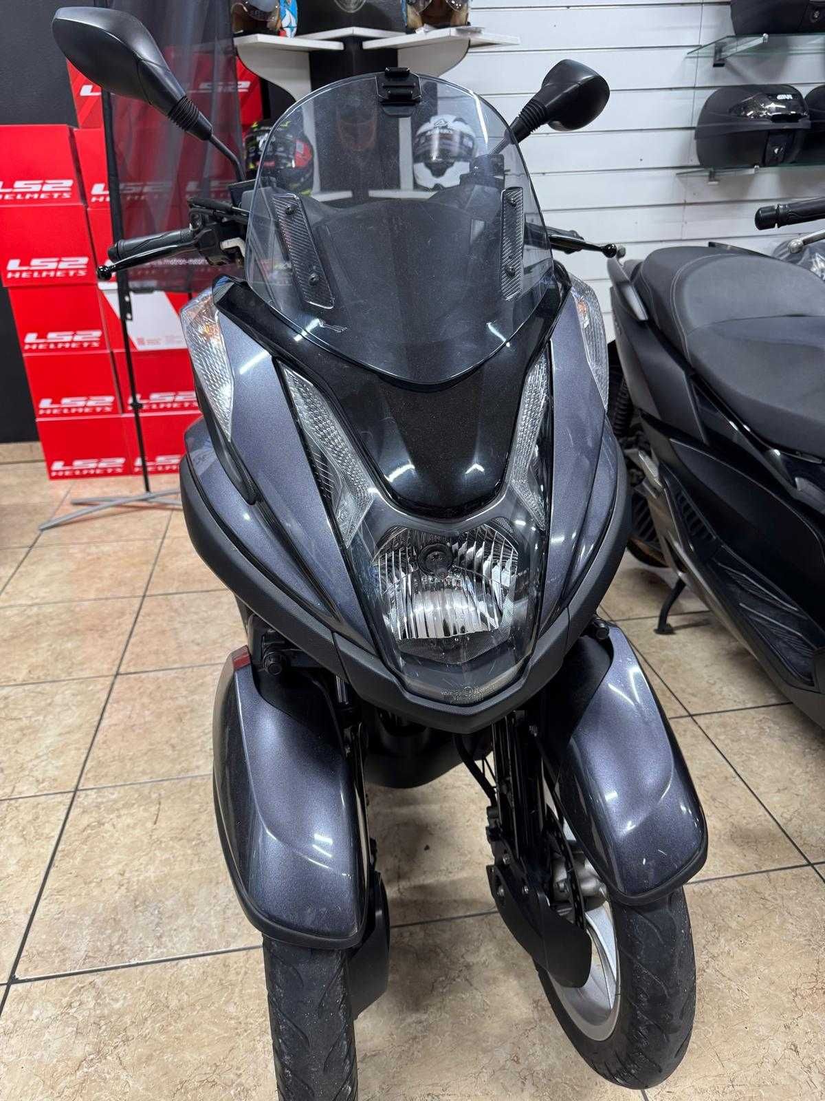 Vendo YAMAHA TRICITY 125