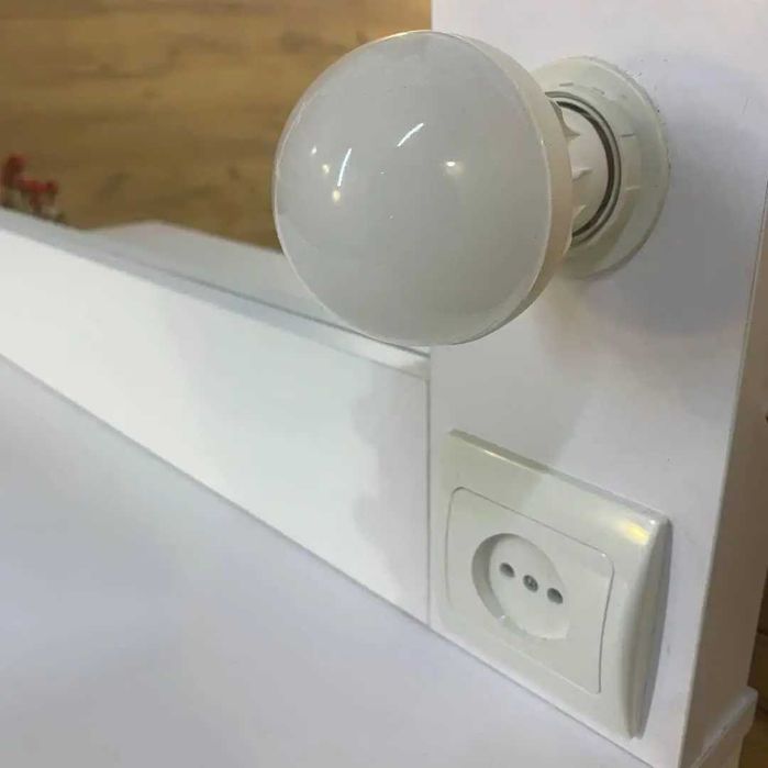 Туалетный столик с ящиками и подсветкой