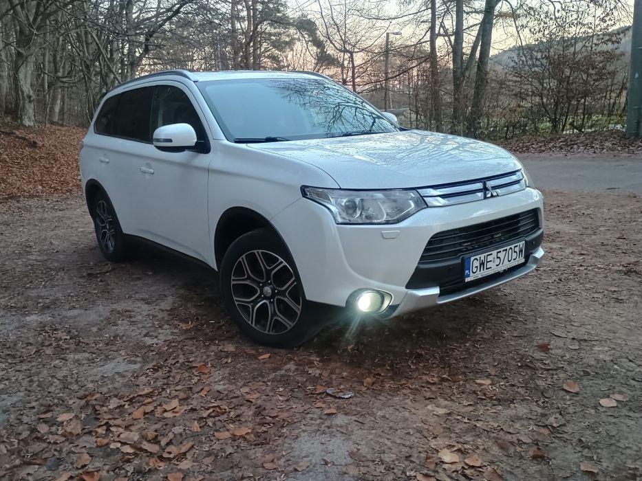 Bogaty Mitsubishi Outlander 4x4 7osob 2.2d automat skóry Navi Multimed