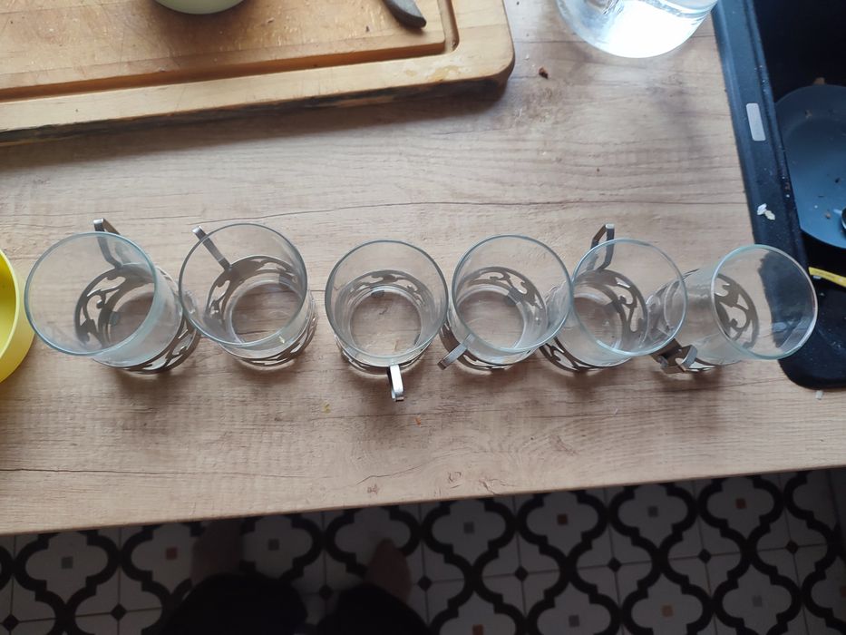 Szklanki w stylu PRL z koszyczkami