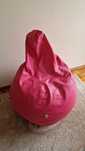 Puff Pêra em couro fuchsia