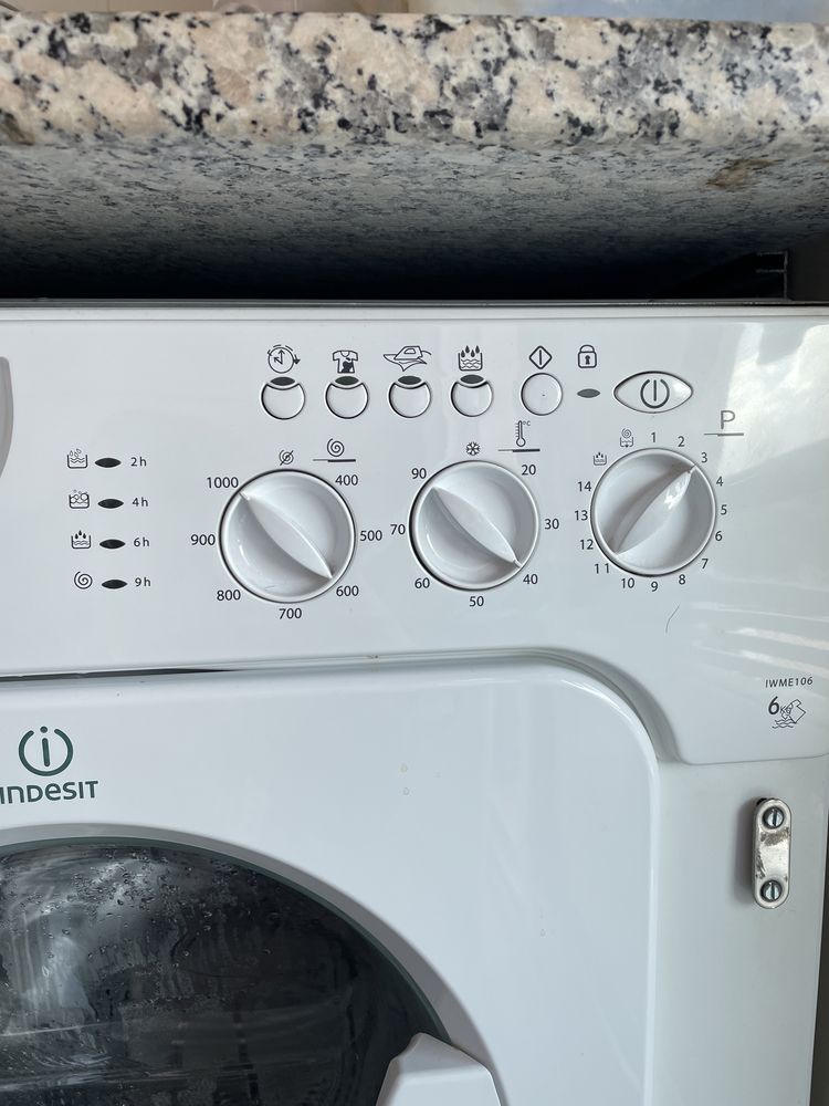 Máquina de lavar roupa de encastre Indesit