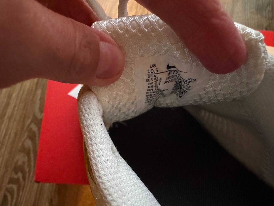 Biało-złote Nike WMN Vomero 5, rozmiar 42,5