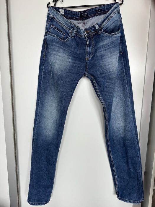 Продам джинсы ARMANI