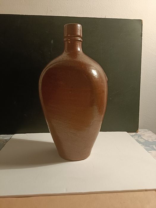 Garrafa antiga em grés