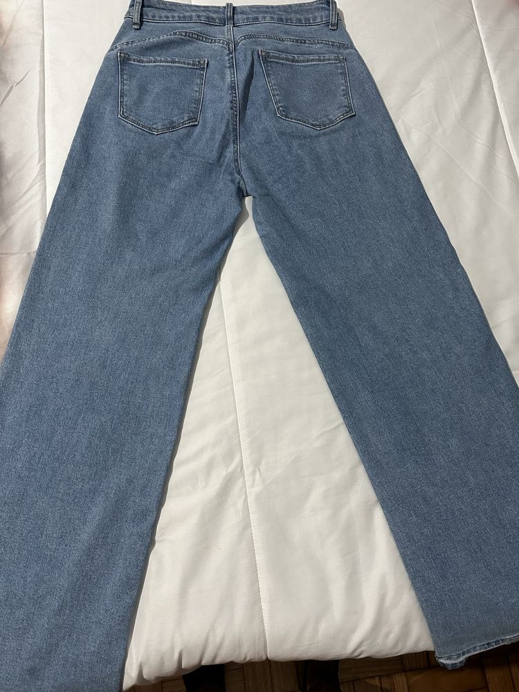 Calça de ganga com brilhos